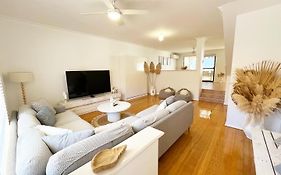 The Scarborough Beach House - Walk To The Beach!